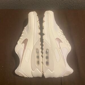 Air Max 90 Sail Pink Oxford fits men size 10.5 New and Authentic